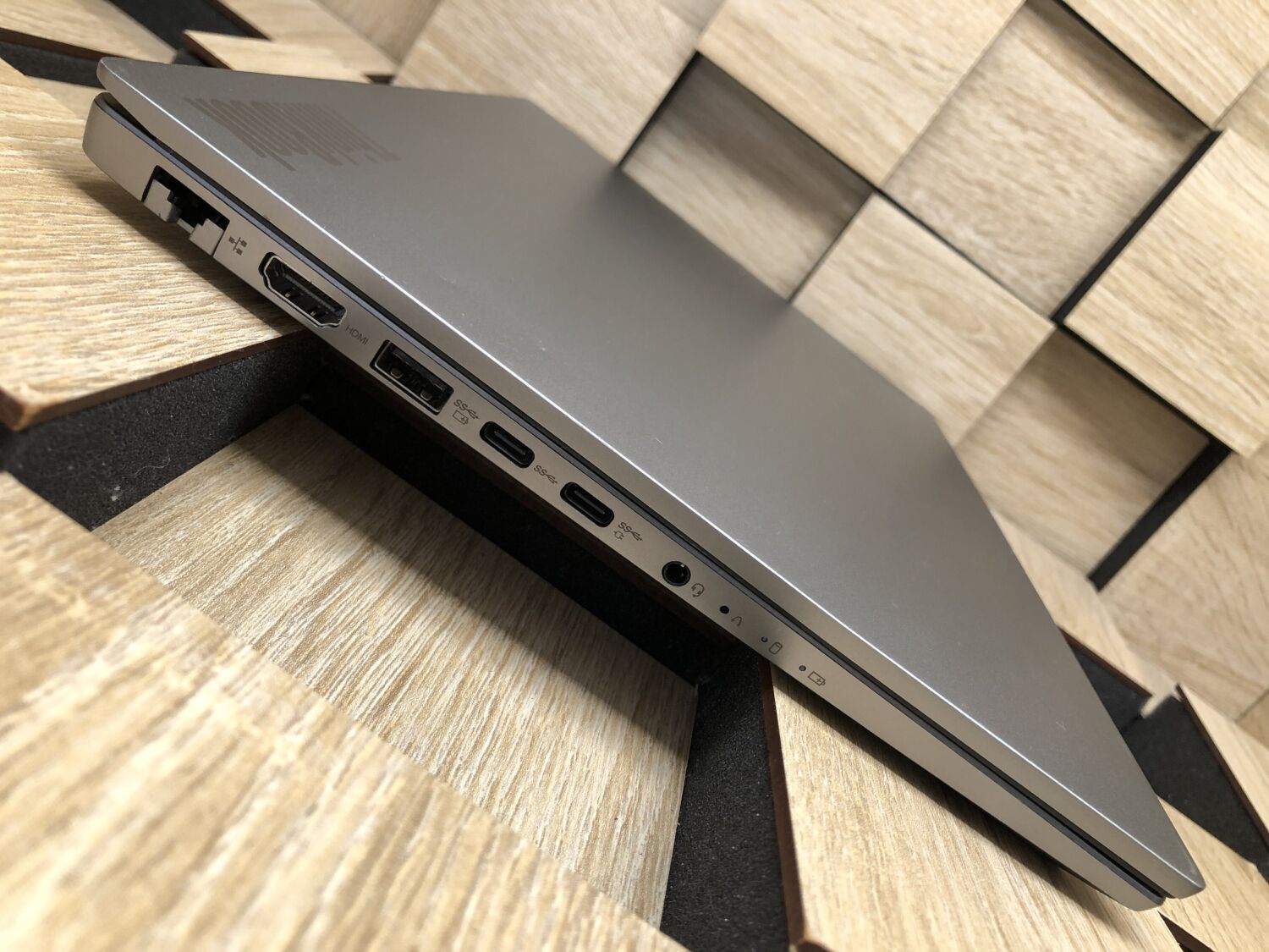 Ультрабук Б-клас Lenovo ThinkBook 14-IML / 14" (1920x1080) IPS / Intel Core i5-10210U (4 (8) ядра по 1.6 - 4.2 GHz) / 8 GB DDR4 / 256 GB SSD M.2 / Intel UHD Graphics / WebCam / Fingerprint / HDMI - Зображення 5