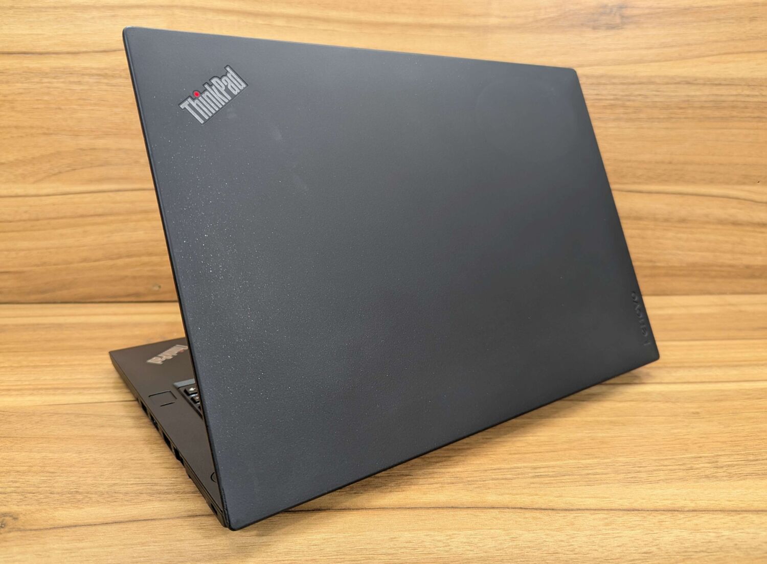 Ультрабук Б-клас Lenovo ThinkPad T470 / 14" (1920x1080) IPS / Intel Core i7-7600U (2 (4) ядра по 2.8 - 3.9 GHz) / 8 GB DDR4 / 240 GB SSD / Intel HD Graphics 520 / WebCam / TouchID / Windows 10 - Зображення 9