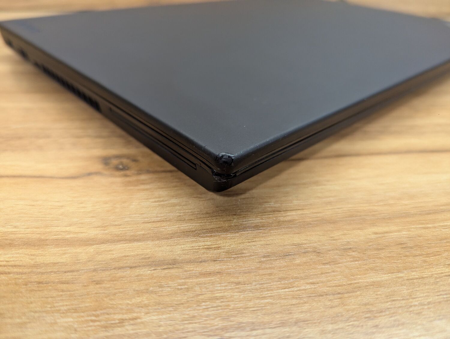 Ультрабук Б-клас Lenovo ThinkPad T470 / 14" (1920x1080) IPS / Intel Core i7-7600U (2 (4) ядра по 2.8 - 3.9 GHz) / 8 GB DDR4 / 240 GB SSD / Intel HD Graphics 520 / WebCam / TouchID / Windows 10 - Зображення 4