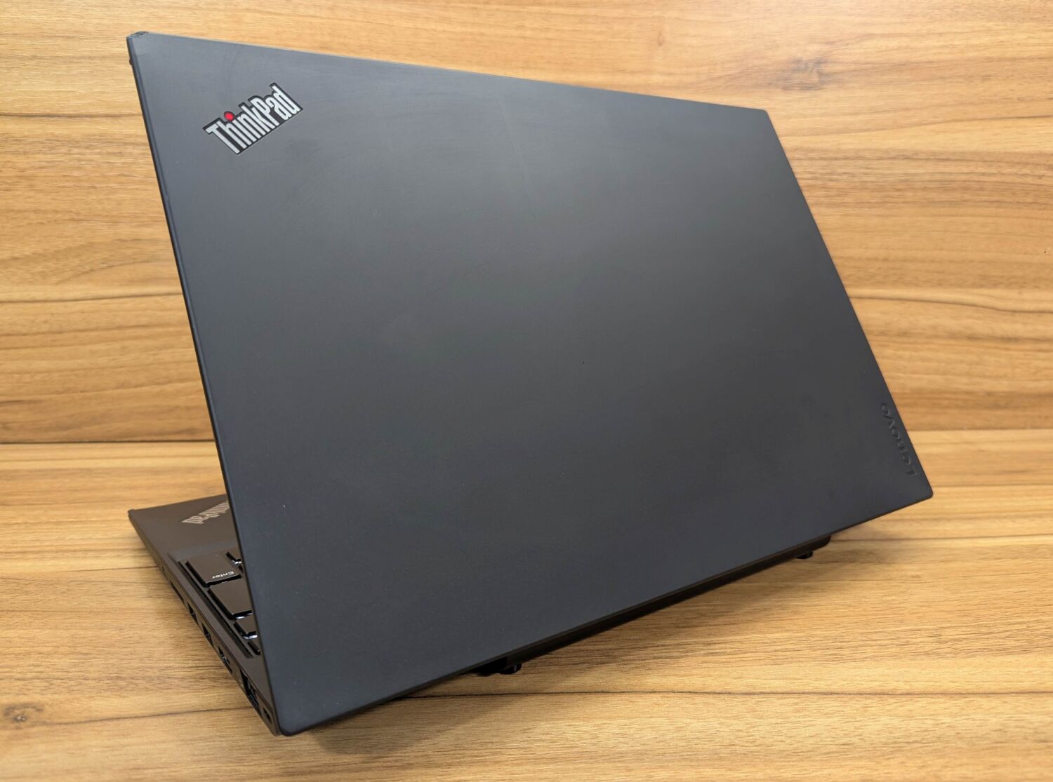 Ультрабук Б-клас Lenovo ThinkPad T580 / 15.6" (1920x1080) IPS / Intel Core i7-8550U (4 (8) ядра по 1.8 - 4.0 GHz) / 16 GB DDR4 / 256 GB SSD / Intel UHD Graphics 620 / WebCam / TouchID / Windows 10 - Зображення 8