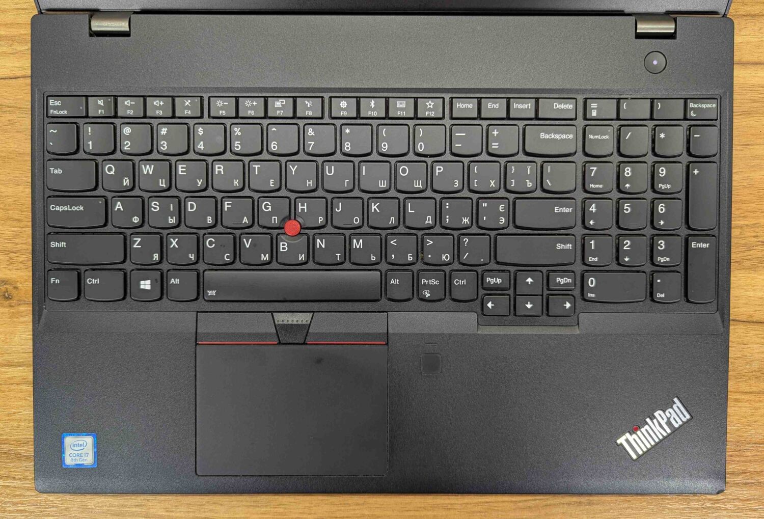 Ультрабук Б-клас Lenovo ThinkPad T580 / 15.6" (1920x1080) IPS / Intel Core i7-8550U (4 (8) ядра по 1.8 - 4.0 GHz) / 16 GB DDR4 / 256 GB SSD / Intel UHD Graphics 620 / WebCam / TouchID / Windows 10 - Зображення 4