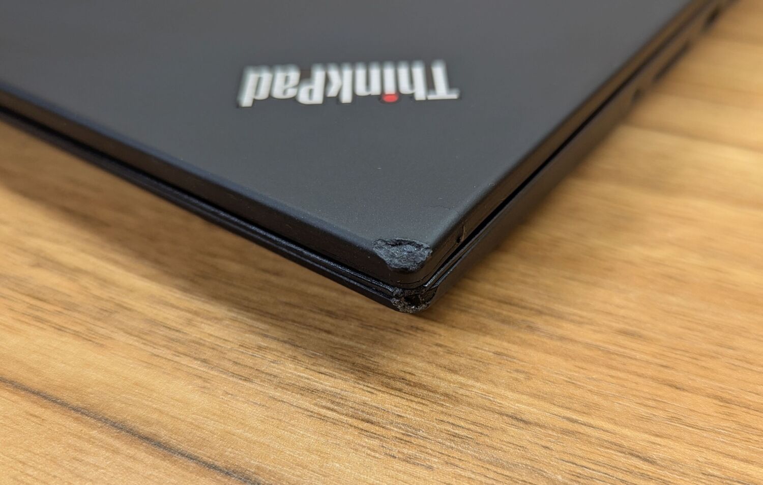 Ультрабук Б-клас Lenovo ThinkPad T580 / 15.6" (1920x1080) IPS / Intel Core i7-8550U (4 (8) ядра по 1.8 - 4.0 GHz) / 16 GB DDR4 / 256 GB SSD / Intel UHD Graphics 620 / WebCam / TouchID / Windows 10 - Зображення 3