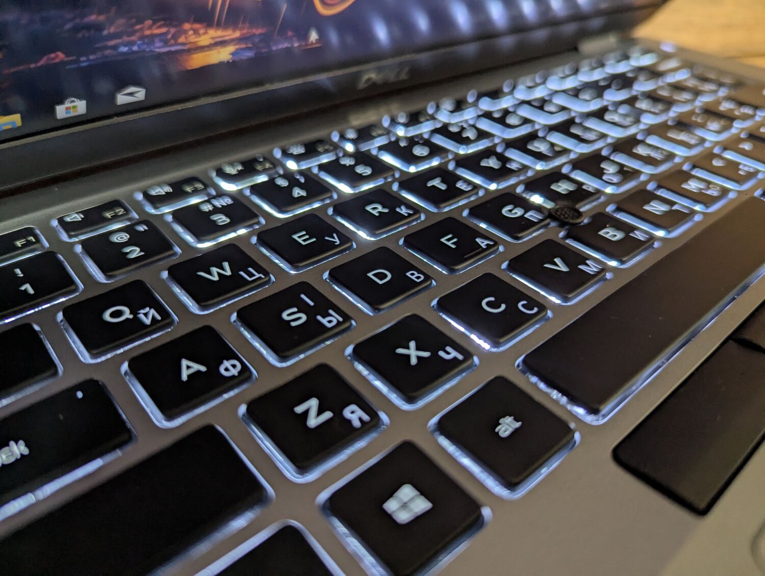 Ультрабук Dell Latitude 5410 / 14" (1920x1080) IPS / Intel Core i5-10310U (4 (8) ядра по 1.7 - 4.4 GHz) / 16 GB DDR4 / 512 GB SSD / Intel UHD Graphics / HDMI / Windows 10 - Зображення 6