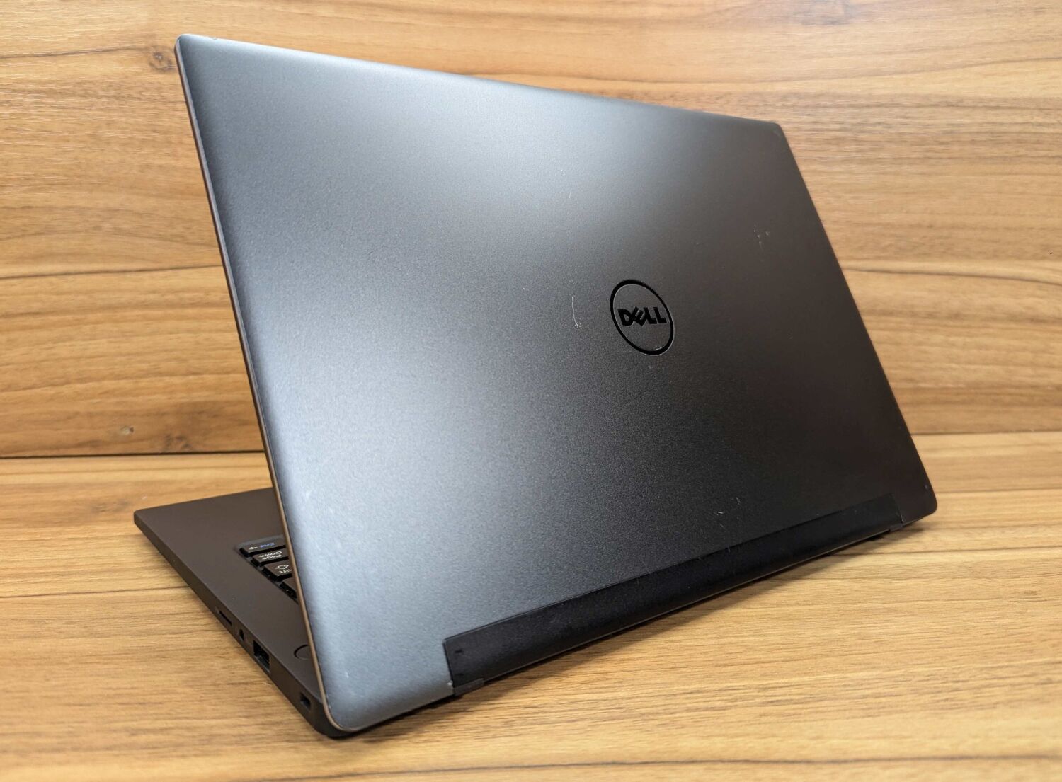 Ультрабук Dell Latitude 7370 / 13.3" (1920x1080) IPS / Intel Core m5-6Y54 (2 (4) ядра по 1.1 - 2.7 GHz) / 16 GB DDR3 / 512 GB SSD / Intel HD Graphics 515 / Windows 10 - Зображення 7