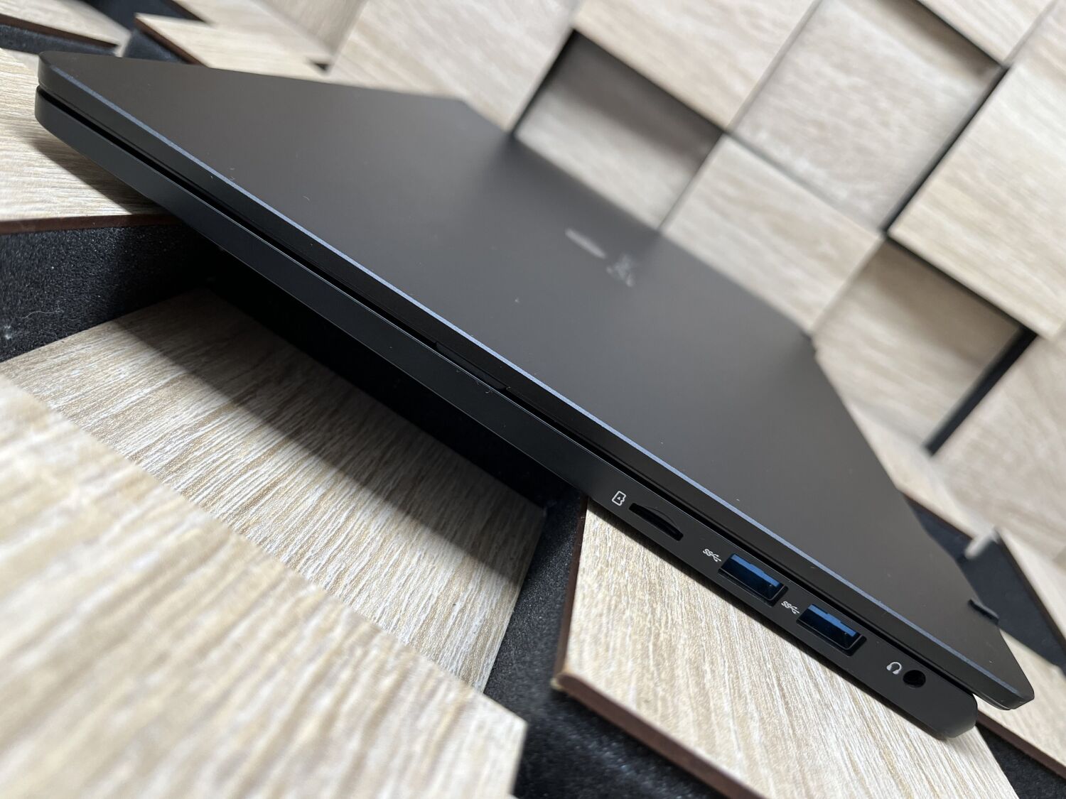 Ультрабук Gateway GWTC71427-BK / 14.1" (1920x1080) IPS Touch / Intel Core i7-1255U (10 (12) ядер по 2.8 - 4.7 GHz) / 8 GB DDR4 / 512 GB SSD M.2 / Intel UHD Graphics / WebCam - Зображення 6