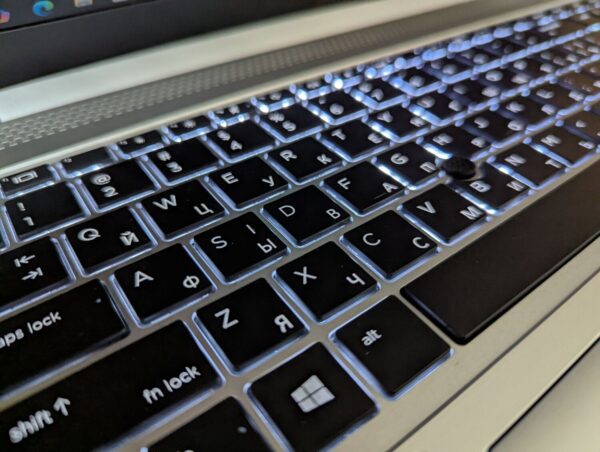 Ультрабук HP EliteBook 850 G5 / 15.6" (1920x1080) IPS / Intel Core i5-8250U (4 (8) ядра по 1.6 - 3.4 GHz) / 16 GB DDR4 / 512 GB SSD / Intel UHD Graphics 620 / WebCam / TouchID / Windows 10 - Зображення 6