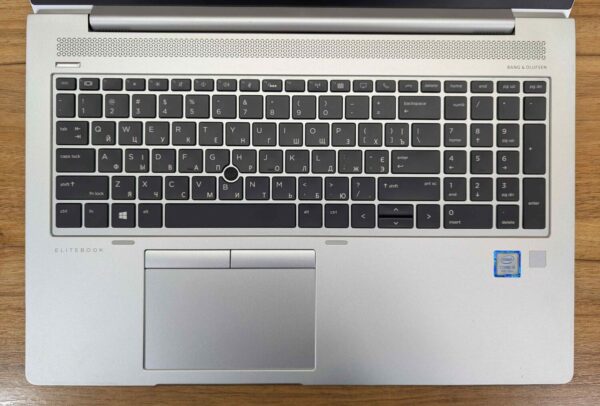 Ультрабук HP EliteBook 850 G5 / 15.6" (1920x1080) IPS / Intel Core i5-8250U (4 (8) ядра по 1.6 - 3.4 GHz) / 16 GB DDR4 / 512 GB SSD / Intel UHD Graphics 620 / WebCam / TouchID / Windows 10 - Зображення 3