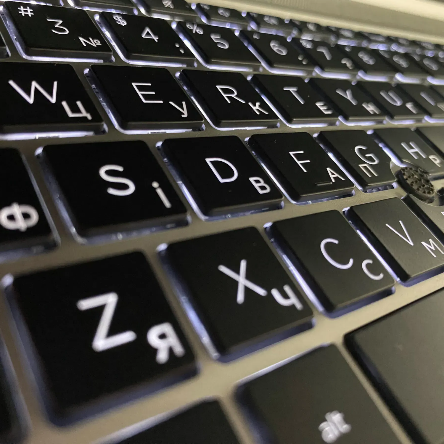 Ультрабук HP EliteBook 850 G8 / 15.6" (1920x1080) IPS / Intel Core i5-1145G7 (4 (8) ядра по 2.6 - 4.4 GHz) / 16 GB DDR4 / 256 GB SSD / Intel Iris Xe Graphics / WebCam / Fingerprint - Зображення 3