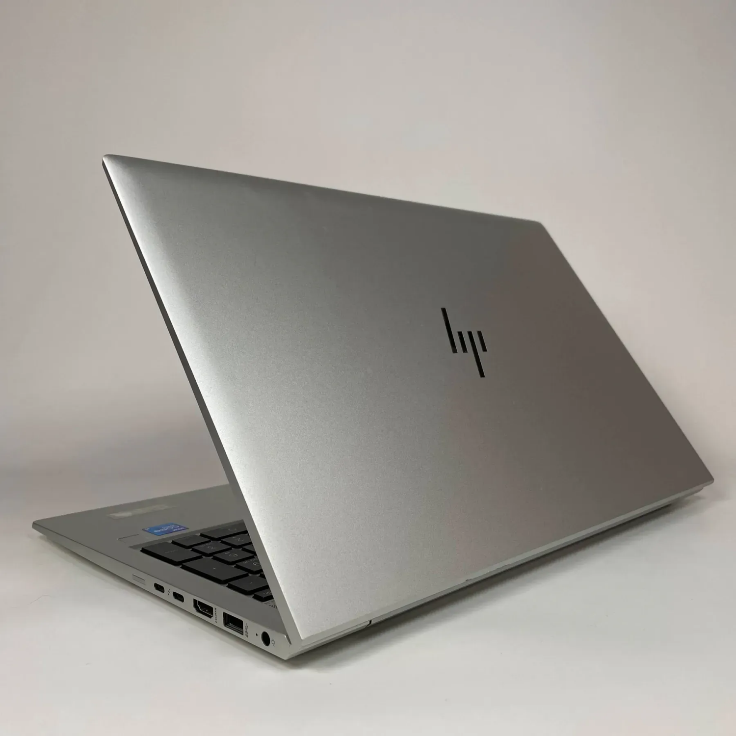 Ультрабук HP EliteBook 850 G8 / 15.6" (1920x1080) IPS / Intel Core i5-1145G7 (4 (8) ядра по 2.6 - 4.4 GHz) / 16 GB DDR4 / 256 GB SSD / Intel Iris Xe Graphics / WebCam / Fingerprint - Зображення 7