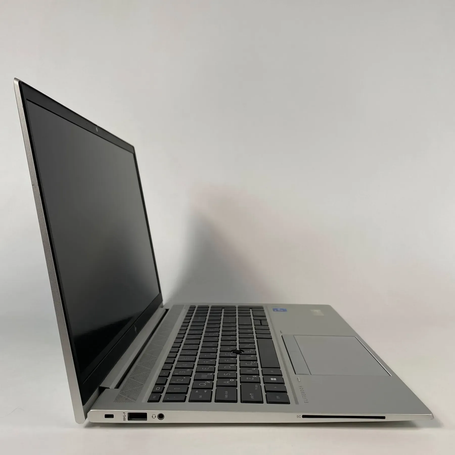 Ультрабук HP EliteBook 850 G8 / 15.6" (1920x1080) IPS / Intel Core i5-1145G7 (4 (8) ядра по 2.6 - 4.4 GHz) / 16 GB DDR4 / 256 GB SSD / Intel Iris Xe Graphics / WebCam / Fingerprint - Зображення 4