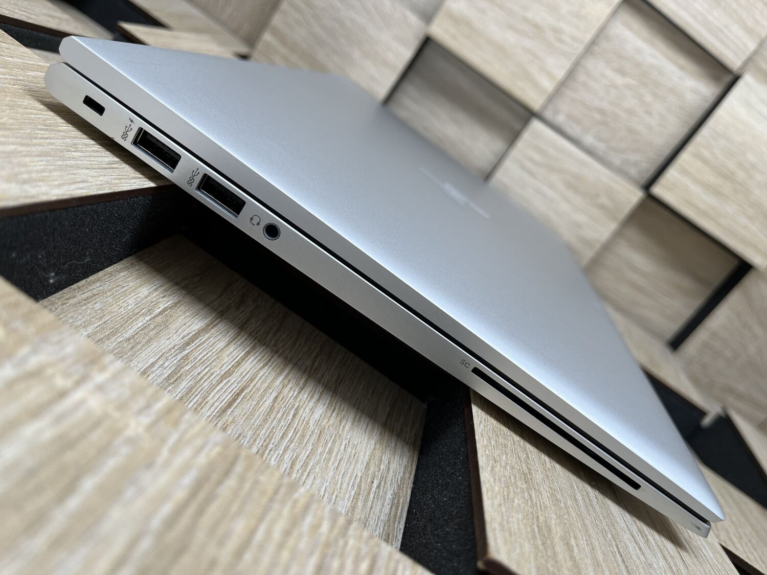 Ультрабук HP EliteBook mt46 / 14" (1920x1080) IPS / AMD Ryzen 3 Pro 4450U (4 (8) ядра по 2.5 - 3.7 GHz) / 8 GB DDR4 / 256 GB SSD M.2 / AMD Radeon RX Vega 5 Graphics / WebCam / HDMI - Зображення 5