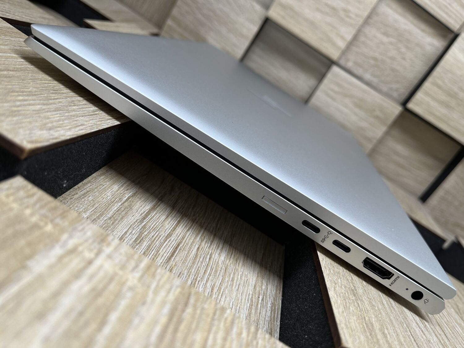 Ультрабук HP EliteBook mt46 / 14" (1920x1080) IPS / AMD Ryzen 3 Pro 4450U (4 (8) ядра по 2.5 - 3.7 GHz) / 8 GB DDR4 / 256 GB SSD M.2 / AMD Radeon RX Vega 5 Graphics / WebCam / HDMI - Зображення 6