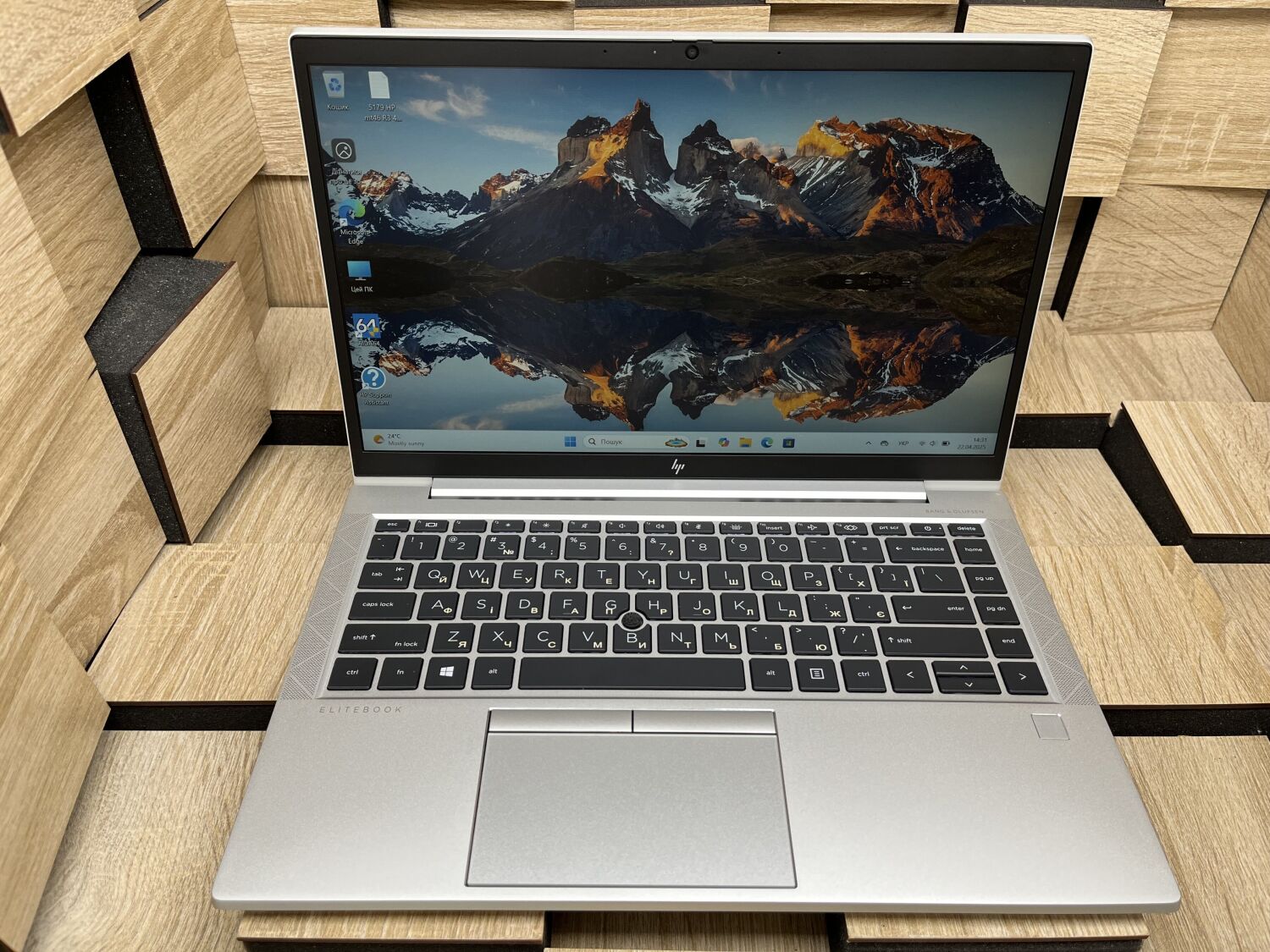 Ультрабук HP EliteBook mt46 / 14" (1920x1080) IPS / AMD Ryzen 3 Pro 4450U (4 (8) ядра по 2.5 - 3.7 GHz) / 8 GB DDR4 / 256 GB SSD M.2 / AMD Radeon RX Vega 5 Graphics / WebCam / HDMI - Зображення 2