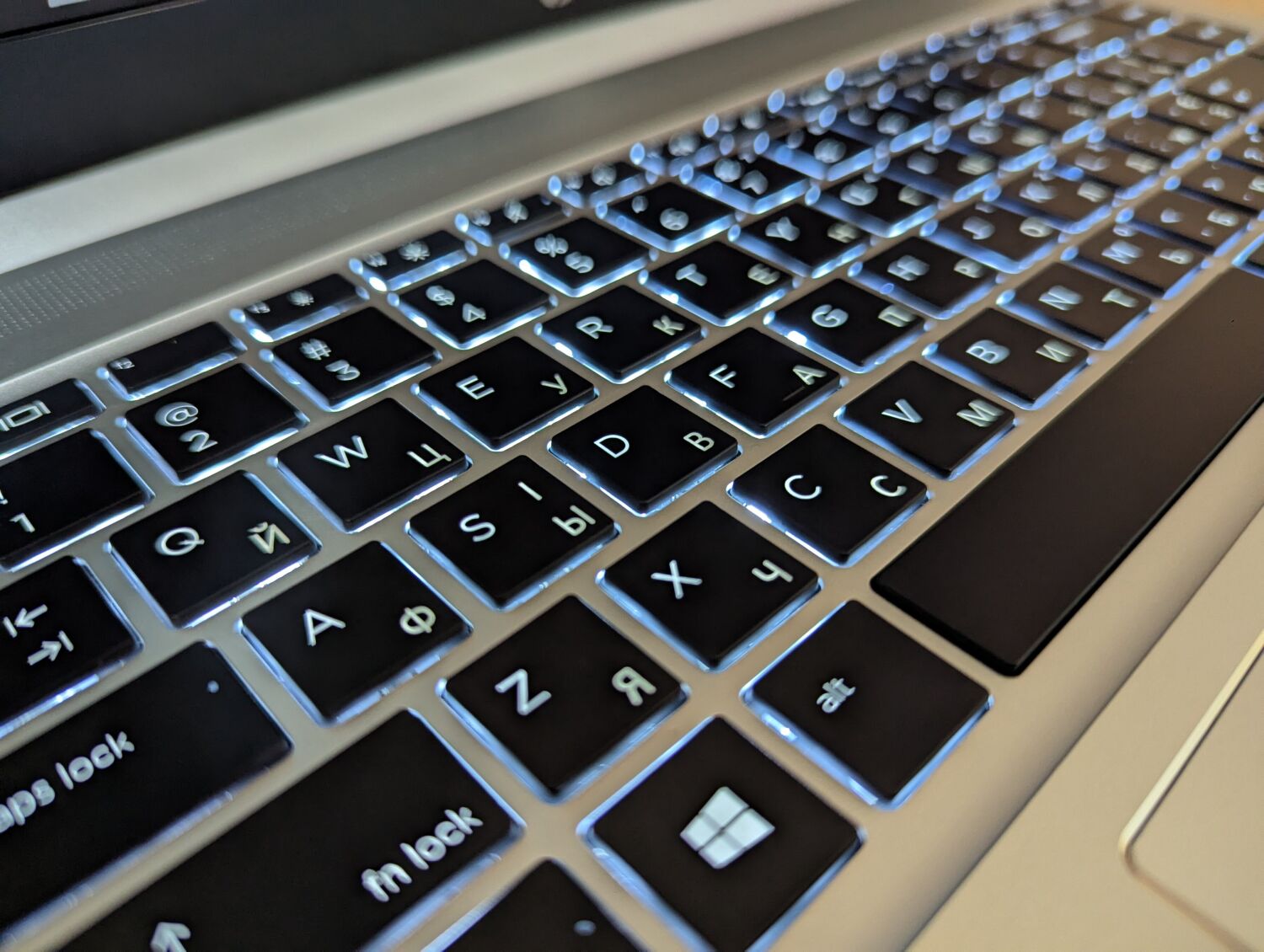 Ультрабук HP ProBook 440 G7 / 14" (1920x1080) IPS / Intel Core i5-10210U (4 (8) ядра по 1.6 - 4.2 GHz) / 16 GB DDR4 / 512 GB SSD / Intel UHD Graphics / WebCam / Fingerprint / Windows 10 - Зображення 6