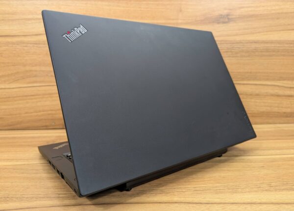 Ультрабук Lenovo ThinkPad T470 / 14" (1920x1080) IPS Touch / Intel Core i7-6500U (2 (4) ядра по 2.5 - 3.1 GHz) / 8 GB DDR4 / 240 GB SSD / Intel HD Graphics 520 / WebCam / TouchID / Windows 10 - Зображення 6