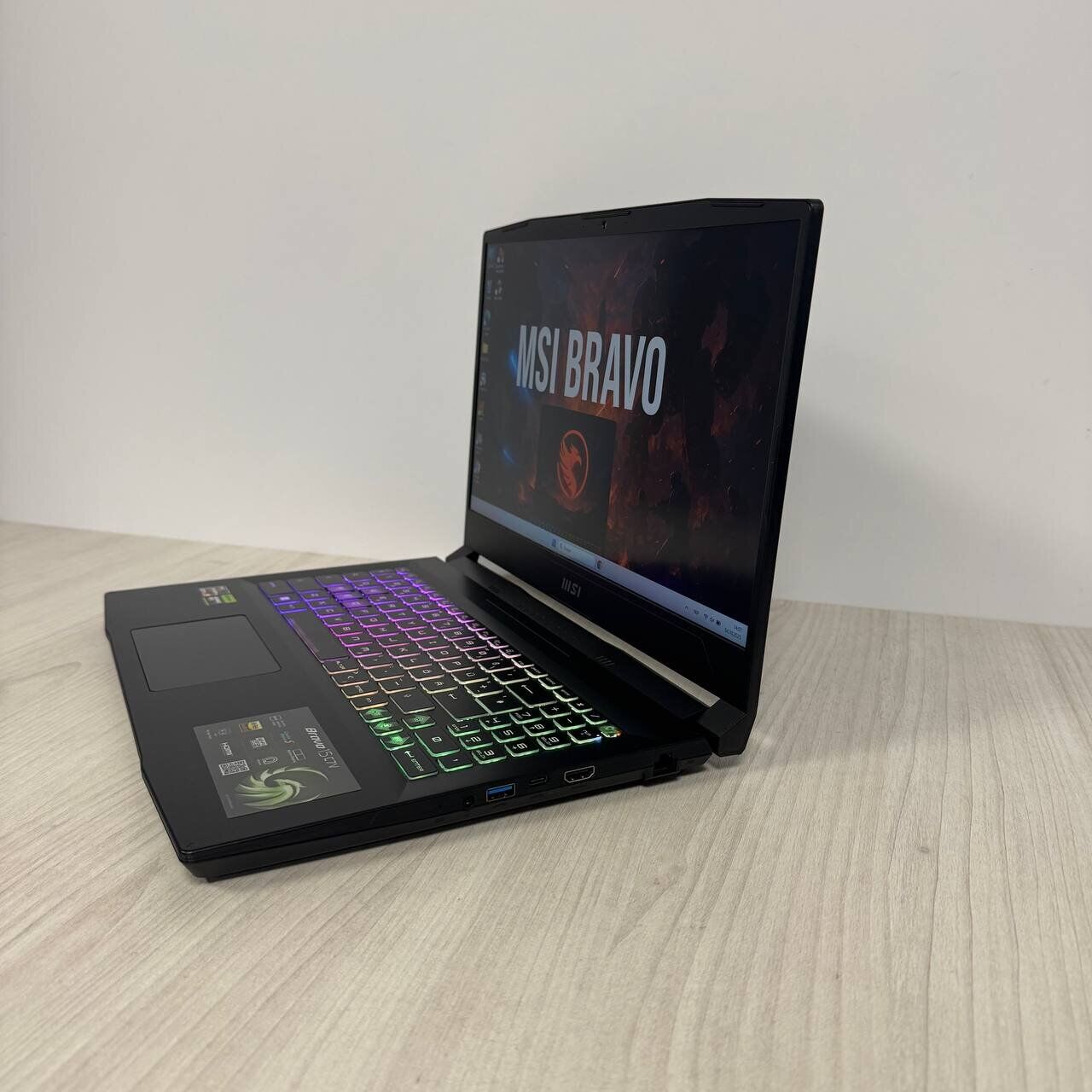 Ігровий ноутбук MSI Bravo 15 C7VFK / 15.6" (1920x1080) IPS / AMD Ryzen 7 7735HS (8 (16) ядер по 3.2 - 4.75 GHz) / 16 GB DDR5 / 512 GB SSD NVMe / nVidia GeForce RTX 4060, 8 GB GDDR6, 128-bit / WebCam - Зображення 5