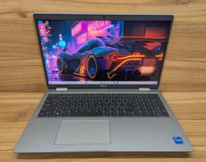 Мобільна робоча станція Dell Precision 3561 / 15.6" (1920x1080) IPS / Intel Core i5-11500H (6 (12) ядер по 2.4 - 4.6 GHz) / 32 GB DDR4 / 512 GB SSD / nVidia T600, 4 GB GDDR6, 128-bit / WebCam / Windows 11