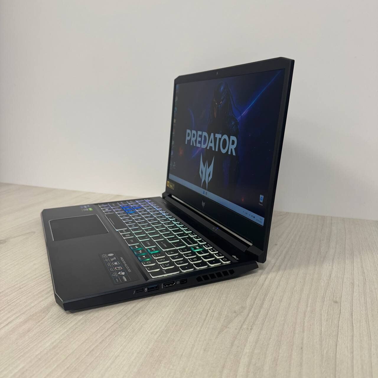 Ігровий ноутбук Acer Predator Helios 300 PH315-54 / 15.6" (1920x1080) IPS / Intel Core i9-11900H (8 (16) ядер по 2.5 - 4.9 GHz) / 16 GB DDR4 / 512 GB SSD NVMe / nVidia GeForce RTX 3060, 6 GB GDDR6, 192-bit / WebCam - Зображення 5