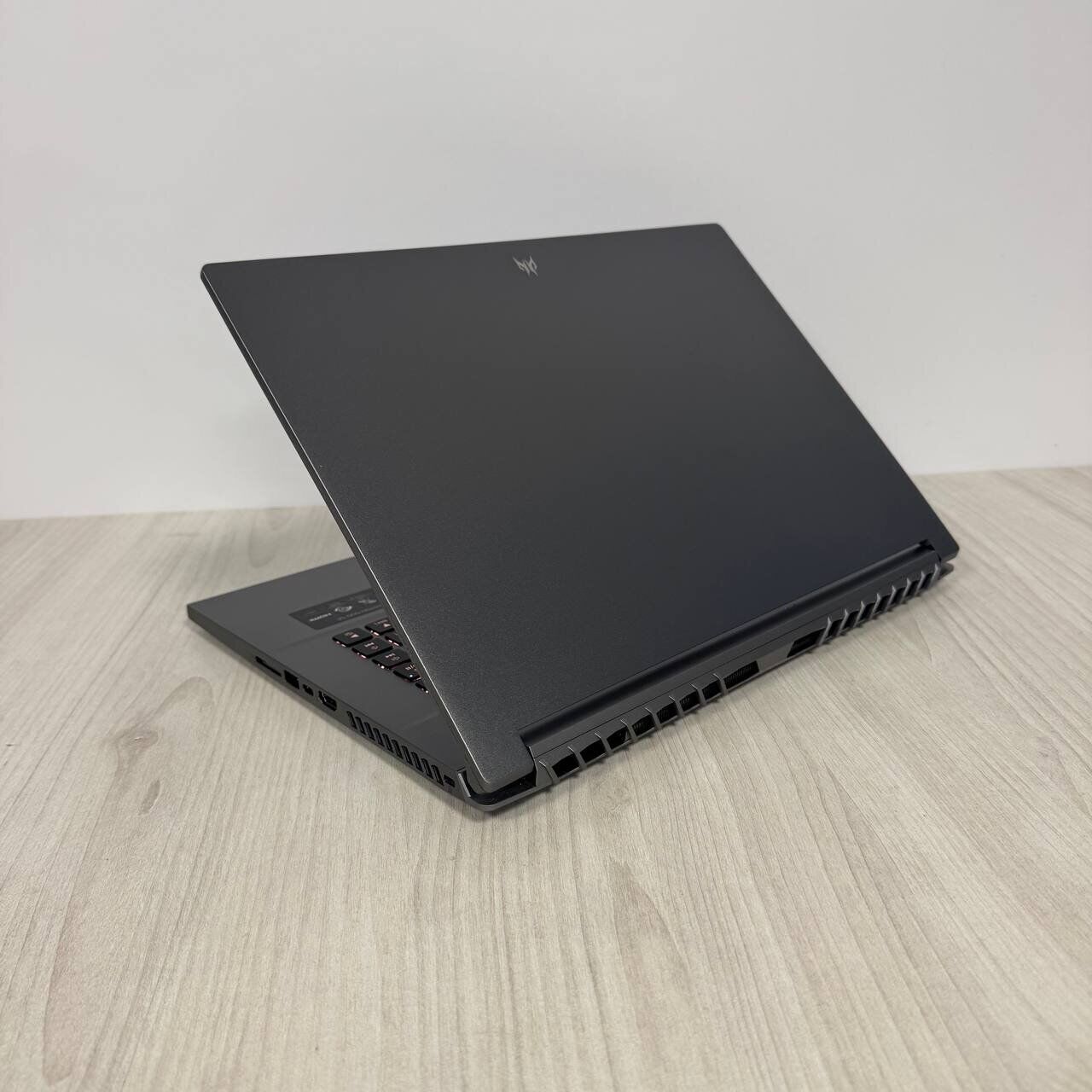 Ігровий ноутбук Acer Predator Triton 500 SE PT516-52s / 16" (2560x1600) IPS / Intel Core i7-12700H (14 (20) ядер по 2.3 - 4.7 GHz) / 16 GB DDR5 / 1000 GB SSD NVMe / nVidia GeForce RTX 3070 Ti, 8 GB GDDR6, 256-bit / WebCam - Зображення 6
