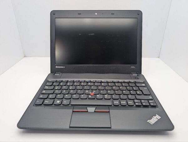 Нетбук Б-клас Lenovo ThinkPad X121e / 12.1" (1366x768) TN / AMD E-450 (2 ядра по 1.65 GHz) / 6 GB DDR3 / 120 GB SSD / AMD Radeon HD 6320 Graphics / WebCam / АКБ не тримає - Зображення 3