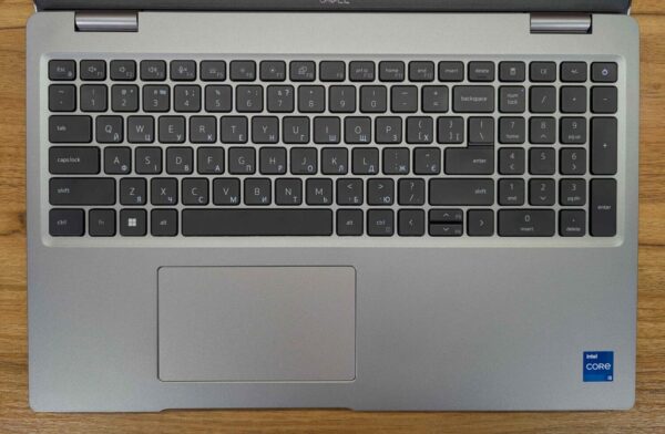 Мобільна робоча станція Dell Precision 3561 / 15.6" (1920x1080) IPS / Intel Core i5-11500H (6 (12) ядер по 2.4 - 4.6 GHz) / 32 GB DDR4 / 512 GB SSD / nVidia T600, 4 GB GDDR6, 128-bit / WebCam / Windows 11 - Зображення 2