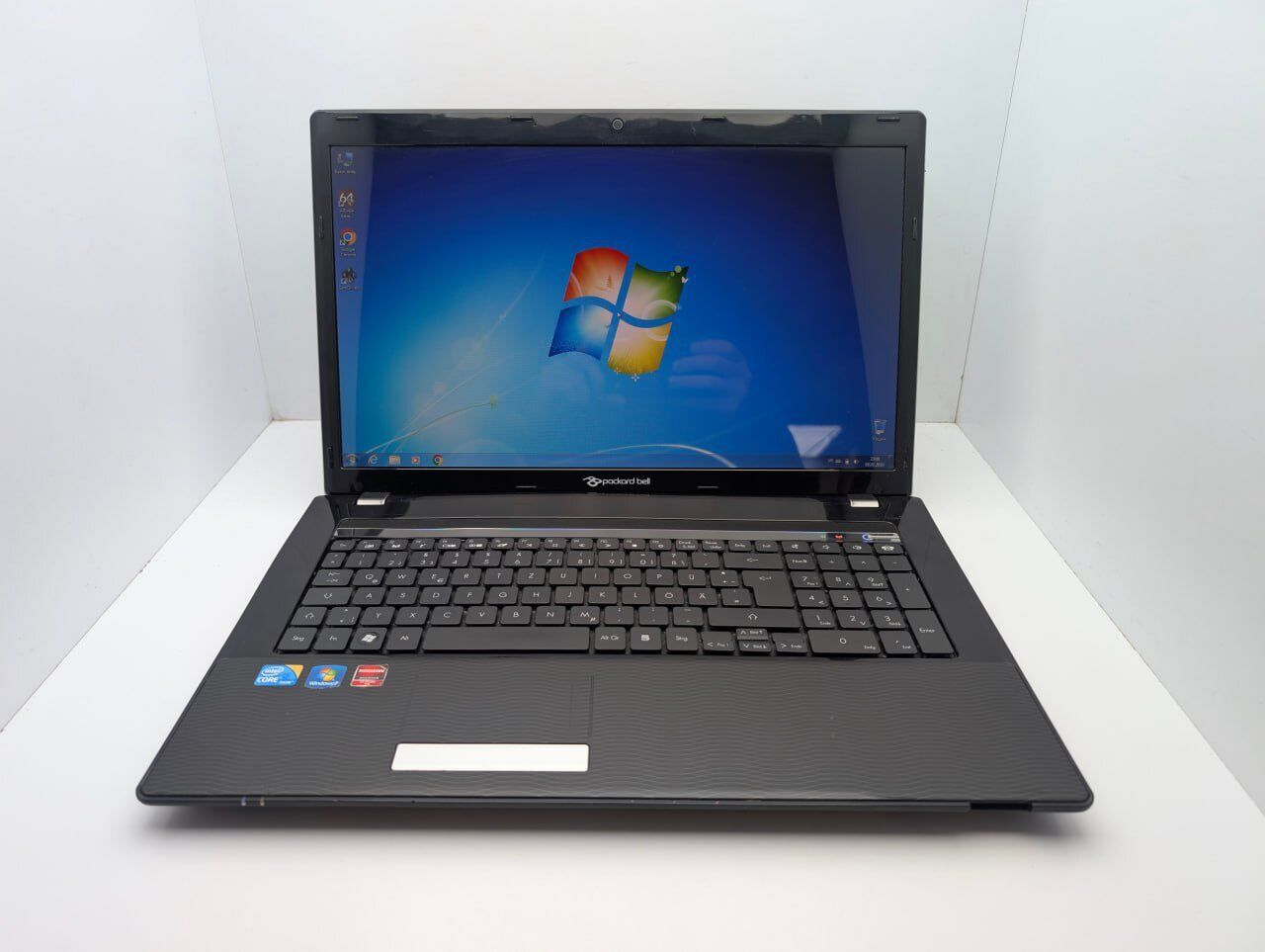 Ноутбук Packard Bell Easynote LM85 / 17.3" (1600x900) TN / Intel Core i3-370M (2 (4) ядра по 2.4 GHz) / 6 GB DDR3 / 500 GB HDD / AMD Radeon HD 5650, 1 GB GDDR3, 128-bit / WebCam / DVD-ROM - Зображення 2