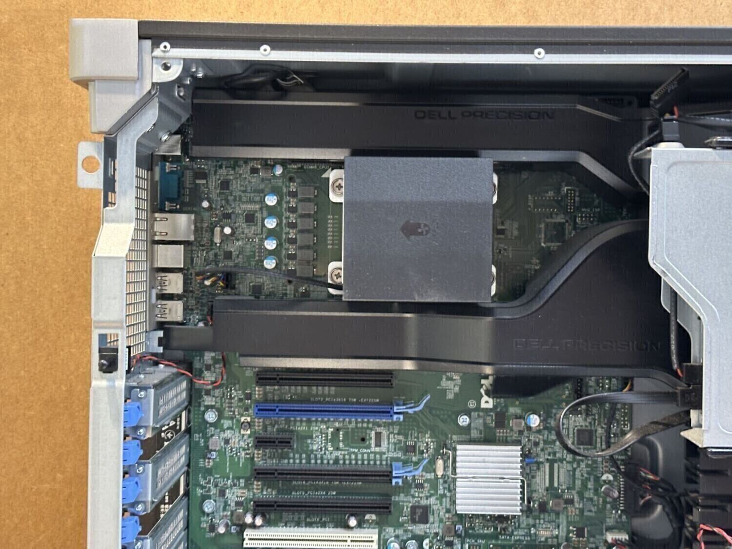 Ігровий ПК Dell Precision 5810 Tower / Intel Xeon E5-1630 v4 (4 (8) ядра по 3.7 - 4.0 GHz) / 32 GB DDR4 ECC / no HDD / nVidia GeForce GTX 1050, 2 GB GDDR5, 128-bit / 685W / DVD-RW - Зображення 8