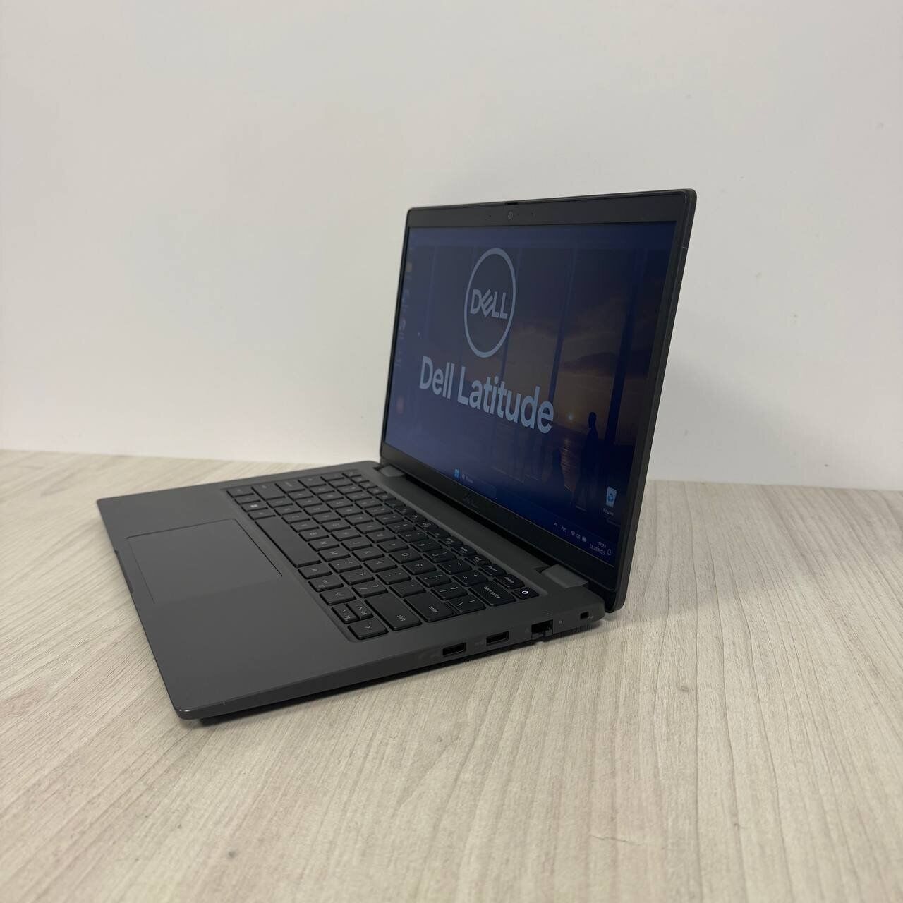 Ультрабук Б-клас Dell Latitude 3440 / 14" (1366x768) TN / Intel Core i3-1215U (6 (8) ядер по 1.2 - 4.4 GHz) / 8 GB DDR4 / 256 GB SSD NVMe / Intel UHD Graphics / WebCam - Зображення 5