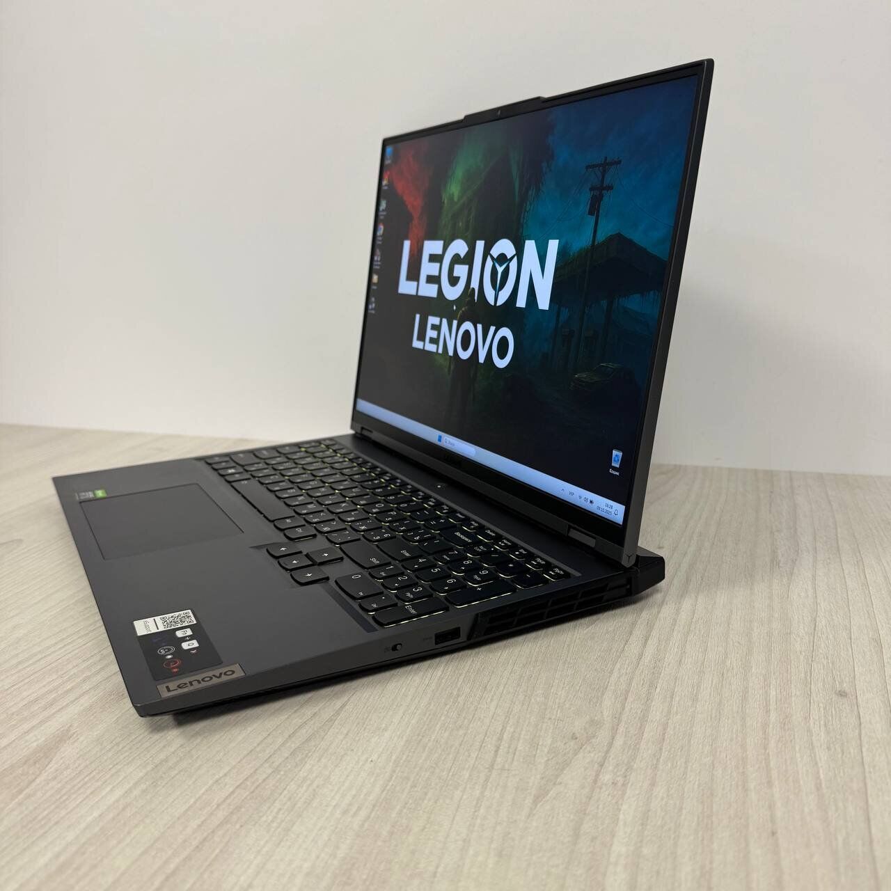 Ігровий ноутбук Б-клас Lenovo Legion 5 Pro 16ITH6H / 16" (2560x1600) IPS / Intel Core i9-11950H (8 (16) ядер по 2.1 - 5.0 GHz) / 16 GB DDR4 / 512 GB SSD NVMe / nVidia GeForce RTX 3070, 8 GB GDDR6, 256-bit / WebCam - Зображення 5