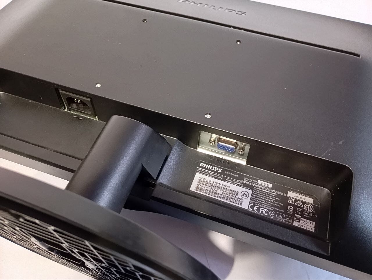 Комплект ПК Б-клас: Fujitsu Esprimo E420 E85+ SFF / Intel Core i5-4670 (4 ядра по 3.4 - 3.8 GHz) / 8 GB DDR3 / 240 GB SSD / Intel HD Graphics 4600 + Монітор Philips 223V5L / 22" (1920x1080) TN / 1x VGA / VESA 100x100 - Зображення 8