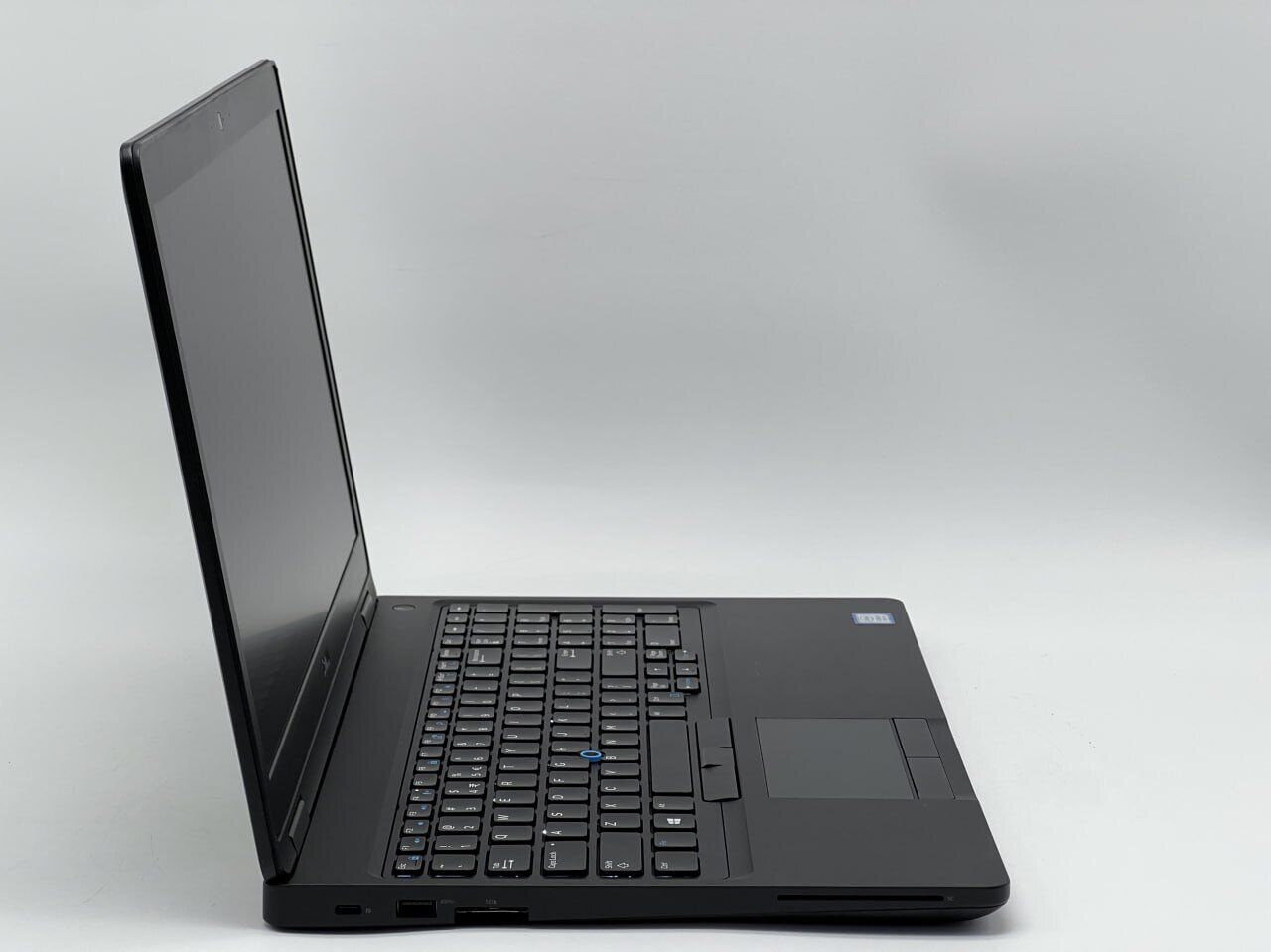 20 шт. Ноутбуків Dell Latitude 5590 / 15.6" (1920x1080) IPS / Intel Core i5-8250U (4 (8) ядра по 1.6 - 3.4 GHz) / 16 GB DDR4 / 240 GB SSD / Intel UHD Graphics 620 / WebCam - Зображення 3