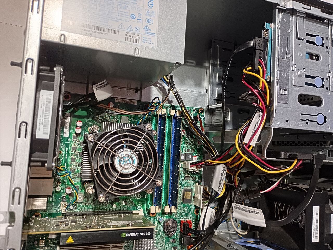 Робоча станція Lenovo ThinkStation E31 Tower / Intel Xeon E3-1230 v2 (4 (8) ядра по 3.3 - 3.7 GHz) / 10 GB DDR3 / 240 GB SSD + 200 GB HDD / nVidia NVS 300, 512 MB DDR3, 64-bit - Зображення 8