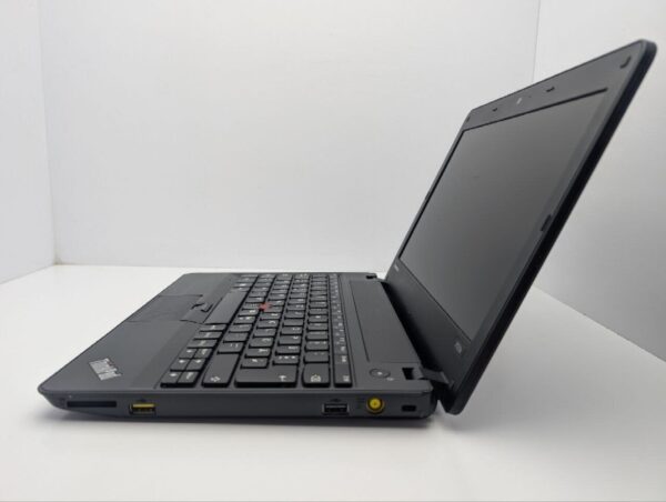Нетбук Б-клас Lenovo ThinkPad X121e / 12.1" (1366x768) TN / AMD E-450 (2 ядра по 1.65 GHz) / 6 GB DDR3 / 120 GB SSD / AMD Radeon HD 6320 Graphics / WebCam / АКБ не тримає - Зображення 5