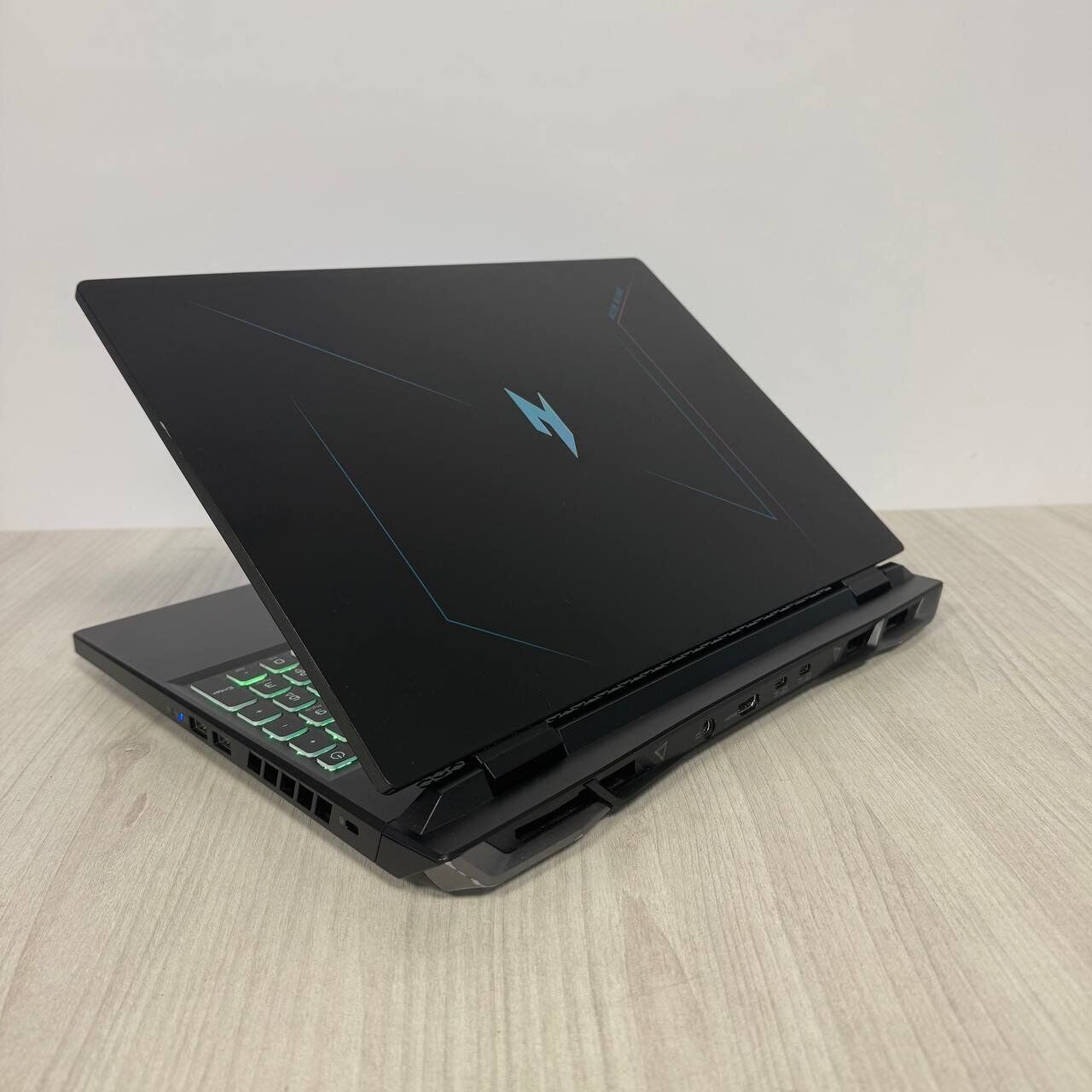 Ігровий ноутбук Б-клас Acer Nitro 16 AN16-41 / 16" (2560x1600) IPS / AMD Ryzen 7 7840HS (8 (16) ядер по 3.8 - 5.1 GHz) / 32 GB DDR5 / 1000 GB SSD NVMe / nVidia GeForce RTX 4070, 8 GB GDDR6, 128-bit / WebCam - Зображення 6