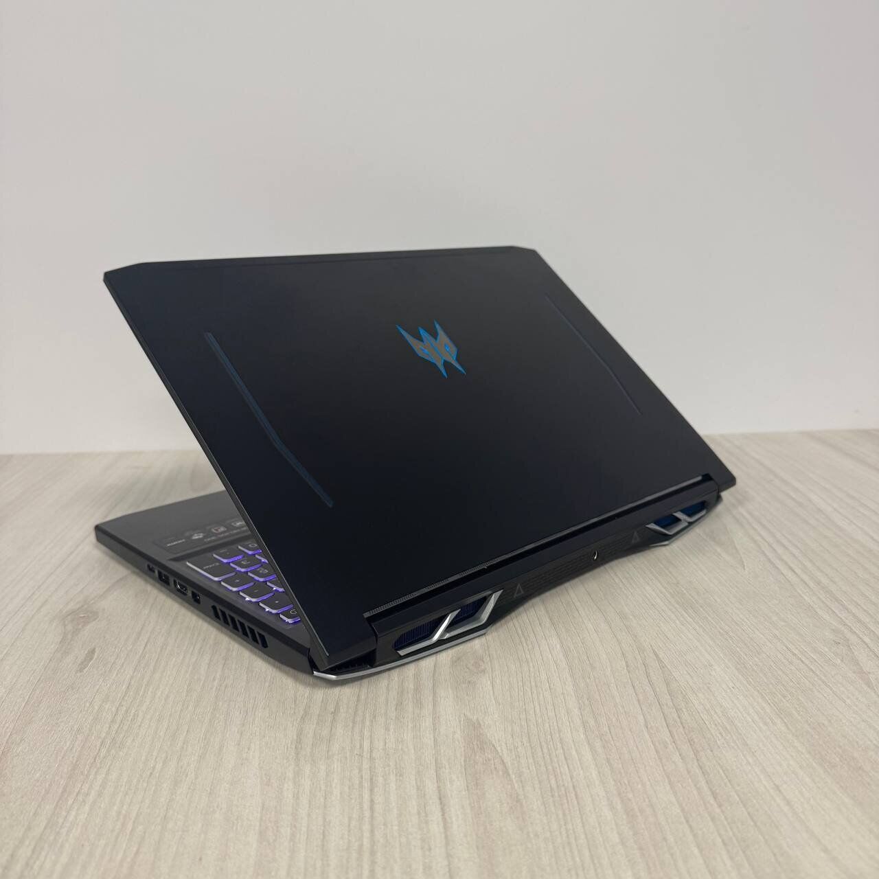 Ігровий ноутбук Acer Predator Helios 300 PH315-54 / 15.6" (1920x1080) IPS / Intel Core i9-11900H (8 (16) ядер по 2.5 - 4.9 GHz) / 16 GB DDR4 / 512 GB SSD NVMe / nVidia GeForce RTX 3060, 6 GB GDDR6, 192-bit / WebCam - Зображення 6