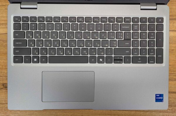 Ультрабук Dell Latitude 5530 / 15.6" (1920x1080) IPS / Intel Core i7-1265U (10 (12) ядер по 3.6 - 4.8 GHz) / 32 GB DDR4 / 512 GB SSD / nVidia GeForce MX550, 2 GB GDDR6, 64-bit / WebCam / Windows 11 - Зображення 3