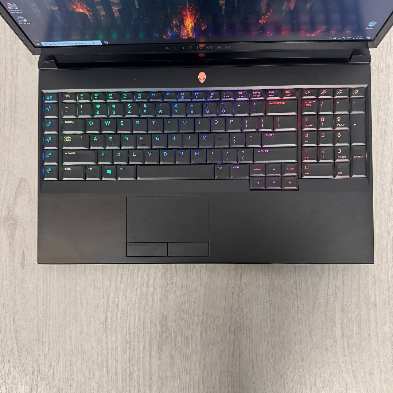 Ігровий ноутбук Б-клас Dell Alienware Area-51m / 17.3" (1920x1080) IPS / Intel Core i7-9700K (8 ядер по 3.6 - 4.9 GHz) / 32 GB DDR4 / 256 GB SSD NVMe + 2000 GB HDD / nVidia GeForce RTX 2080, 8 GB GDDR6, 256-bit / WebCam - Зображення 7