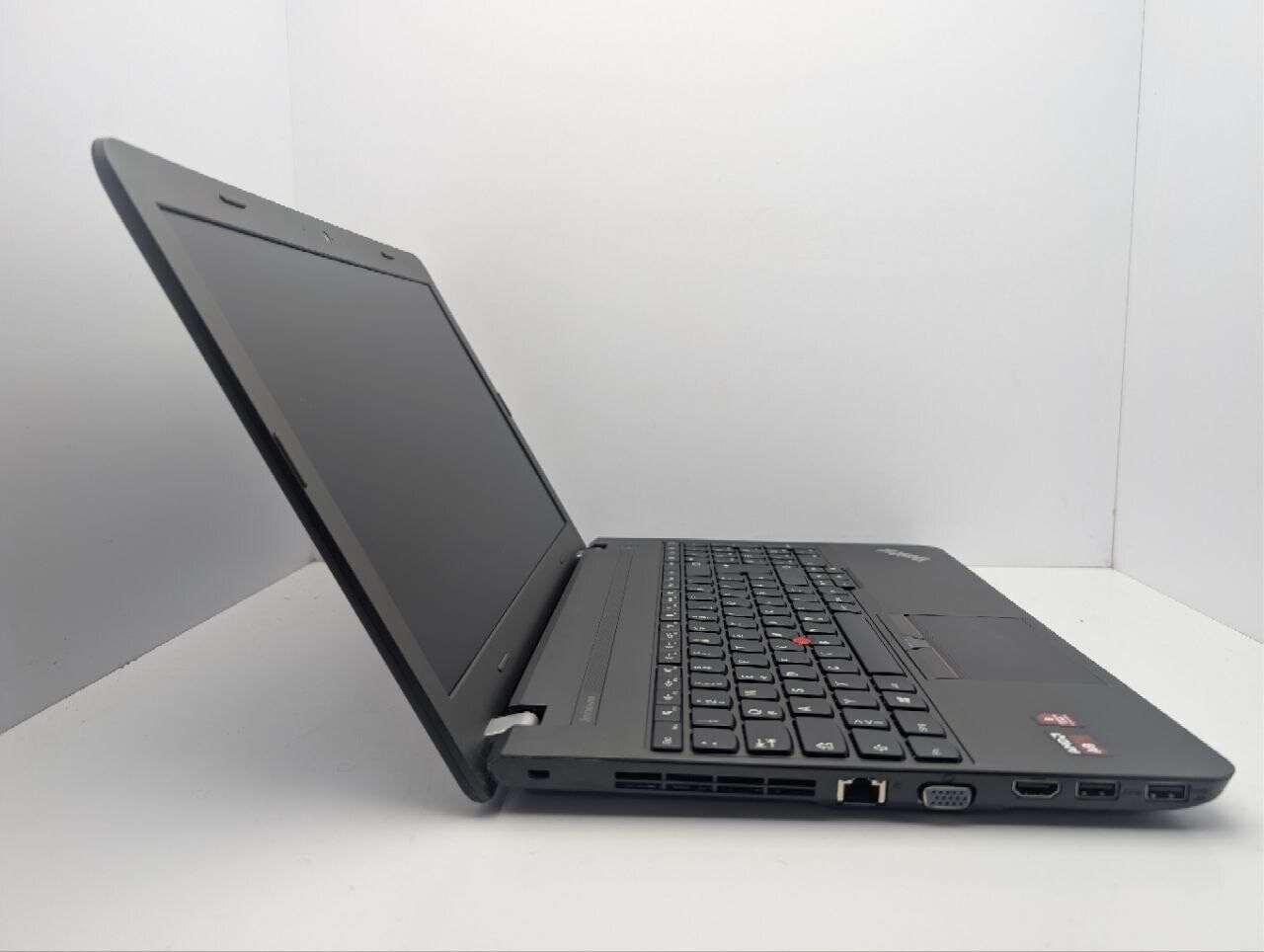 Ноутбук Lenovo ThinkPad E555 / 15.6" (1366x768) TN / AMD A8-7100 (4 ядра по 1.8 - 3.0 GHz) / 8 GB DDR3 / 500 GB HDD / AMD Radeon R5 Graphics / WebCam / АКБ не тримає - Зображення 4