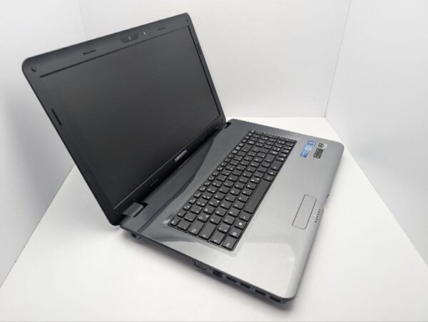 Ноутбук Medion Akoya P7624 / 17.3" (1600x900) TN / Intel Core i5-2450M (2 (4) ядра по 2.5 - 3.1 GHz) / 6 GB DDR3 / 320 GB HDD / nVidia GeForce GT 630M, 1 GB GDDR3, 128-bit / WebCam / АКБ не держит - Зображення 6