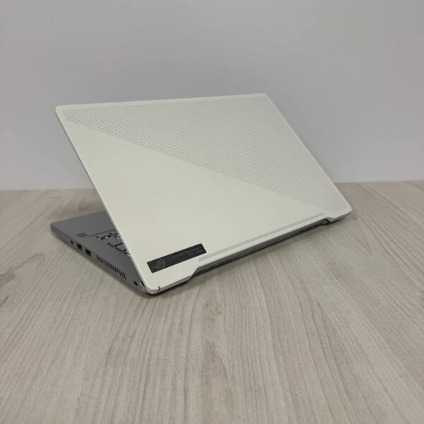 Ігровий ультрабук Б-клас Asus ROG Zephyrus G14 GA401IV / 14" (1920x1080) IPS / AMD Ryzen 9 4900HS (8 (16) ядер по 3.0 - 4.3 GHz) / 16 GB DDR4 / 512 GB SSD NVMe / nVidia GeForce RTX 2060 Max-Q, 6 GB GDDR6, 192-bit - Зображення 6