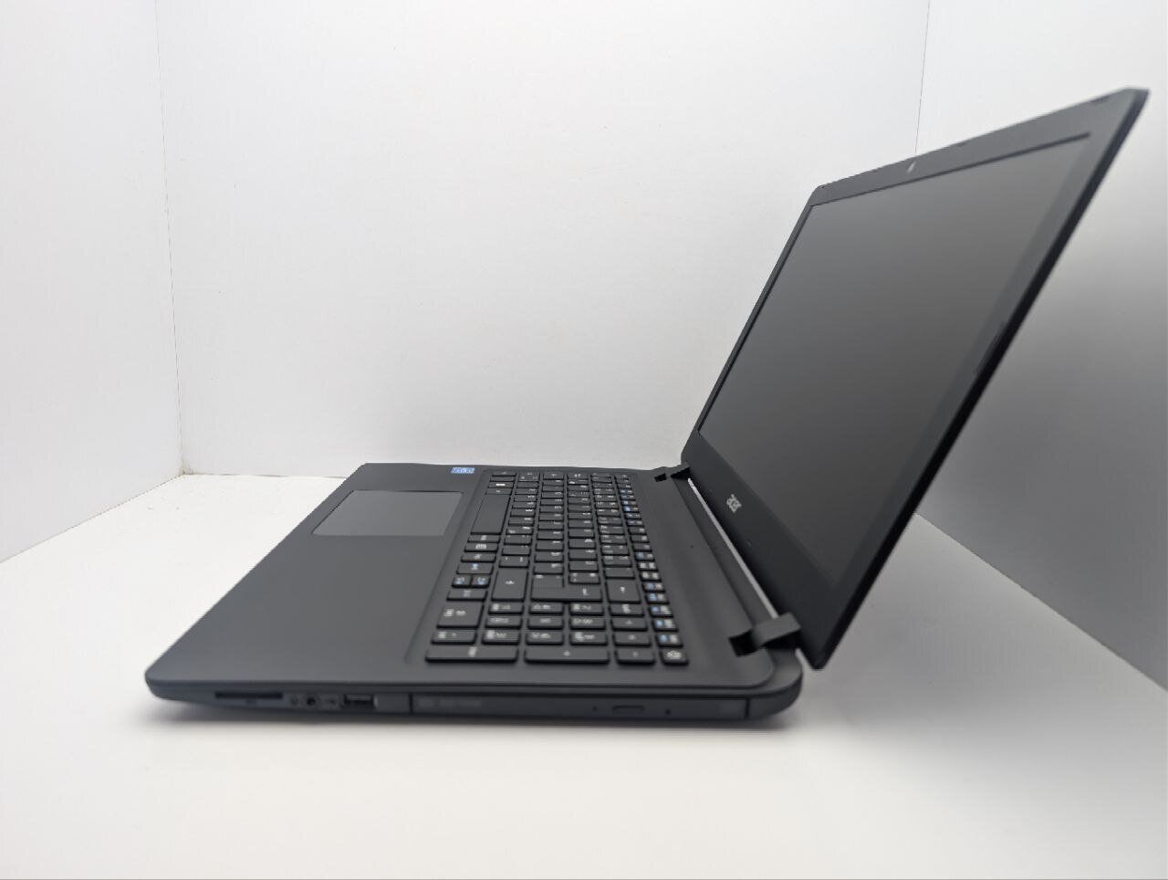 Ноутбук Acer Aspire ES1-533 / 15.6" (1366x768) TN / Intel Celeron N3450 (4 ядра по 1.1 - 2.2 GHz) / 6 GB DDR3 / 120 GB SSD / Intel HD Graphics 500 / WebCam / DVD-ROM - Зображення 5