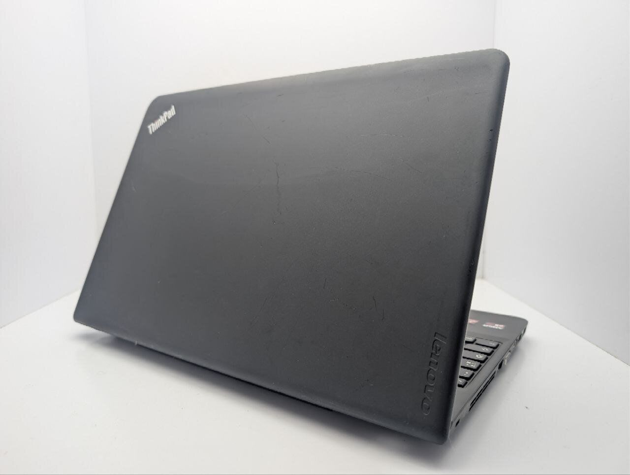 Ноутбук Lenovo ThinkPad E555 / 15.6" (1366x768) TN / AMD A8-7100 (4 ядра по 1.8 - 3.0 GHz) / 8 GB DDR3 / 500 GB HDD / AMD Radeon R5 Graphics / WebCam / АКБ не тримає - Зображення 8