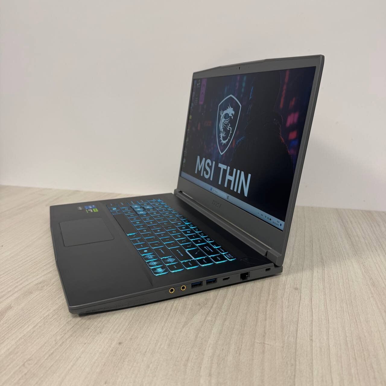 Ігровий ноутбук MSI Thin 15 B13VE / 15.6" (1920x1080) IPS / Intel Core i5-13420H (8 (12) ядер по 3.4 - 4.6 GHz) / 16 GB DDR4 / 512 GB SSD NVMe / nVidia GeForce RTX 4050, 6 GB GDDR6, 96-bit / WebCam - Зображення 5