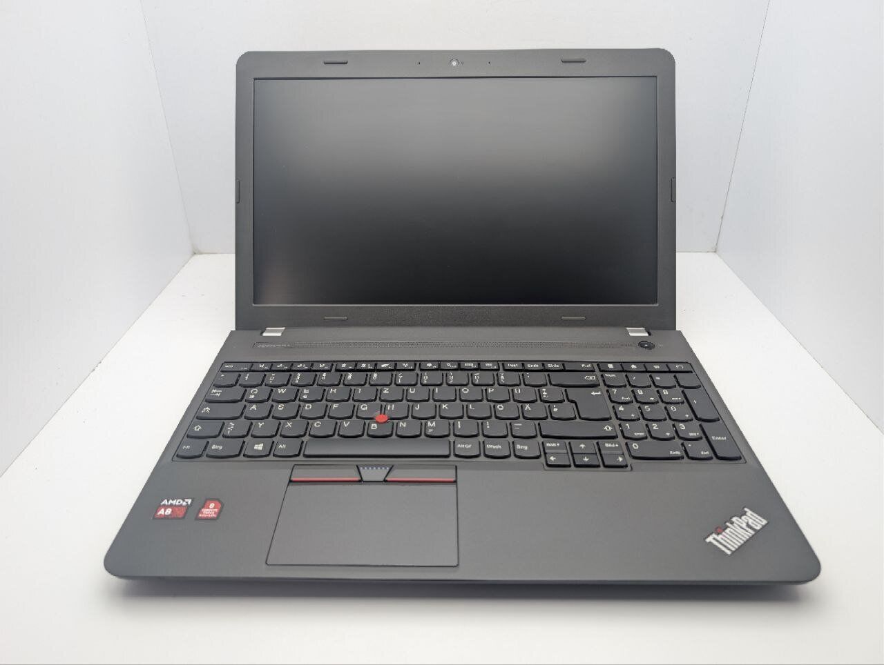 Ноутбук Lenovo ThinkPad E555 / 15.6" (1366x768) TN / AMD A8-7100 (4 ядра по 1.8 - 3.0 GHz) / 8 GB DDR3 / 500 GB HDD / AMD Radeon R5 Graphics / WebCam / АКБ не тримає - Зображення 3