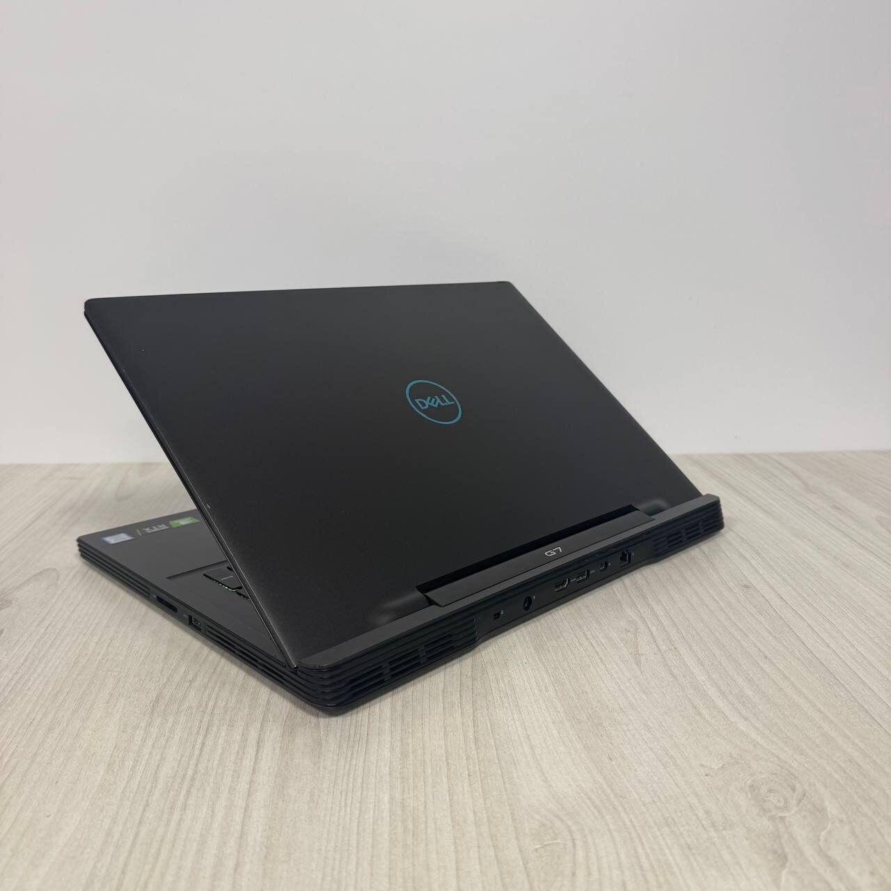 Ігровий ноутбук Б-клас Dell G7 7790 / 17.3" (1920x1080) IPS / Intel Core i7-9750H (6 (12) ядра по 2.6 - 4.5 GHz) / 16 GB DDR4 / 256 GB SSD NVMe + 1000 GB HDD / nVidia GeForce RTX 2060, 6 GB GDDR6, 192-bit / WebCam - Зображення 6