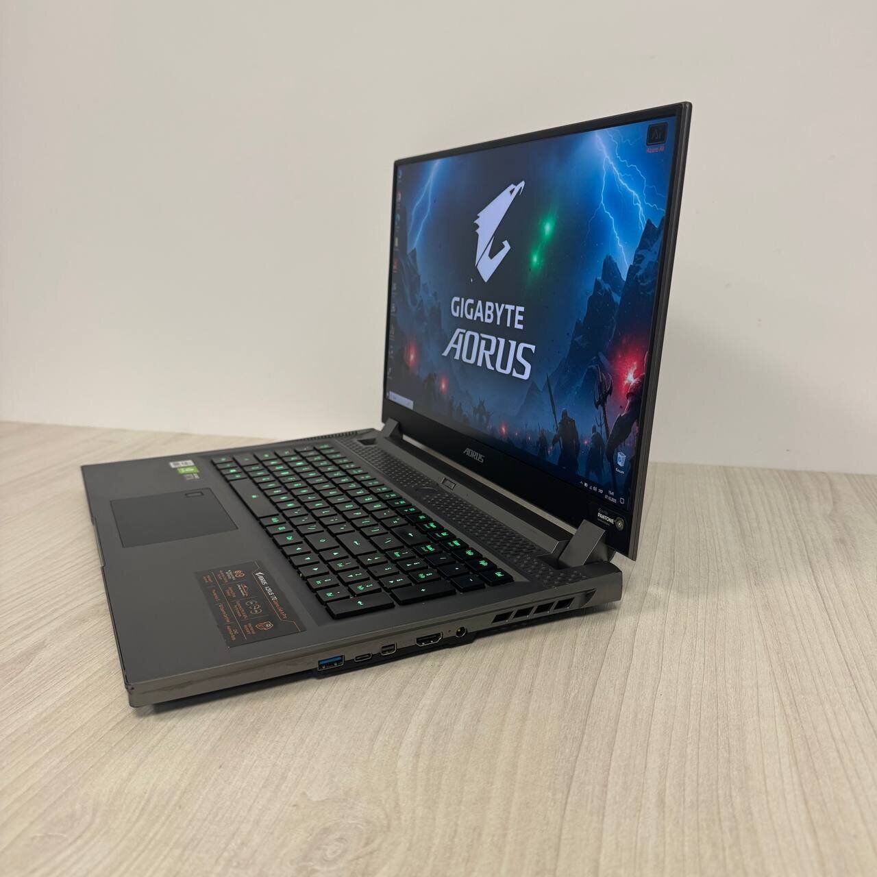 Ігровий ноутбук Gigabyte Aorus 17G XC / 17.3" (1920x1080) IPS / Intel Core i7-10870H (8 (16) ядер по 2.2 - 5.0 GHz) / 32 GB DDR4 / 512 GB SSD NVMe / nVidia GeForce RTX 3070, 8 GB GDDR6, 256-bit / WebCam - Зображення 5