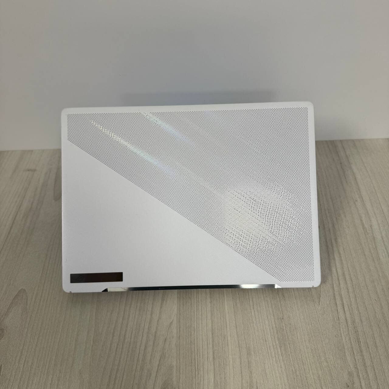 Ігровий ультрабук Asus ROG Zephyrus G14 GA402XY / 14" (2560x1600) IPS / AMD Ryzen 9 7940HS (8 (16) ядер по 4.0 - 5.2 GHz) / 32 GB DDR5 / 1000 GB SSD NVMe / nVidia GeForce RTX 4090, 16 GB GDDR6, 256-bit / WebCam - Зображення 3