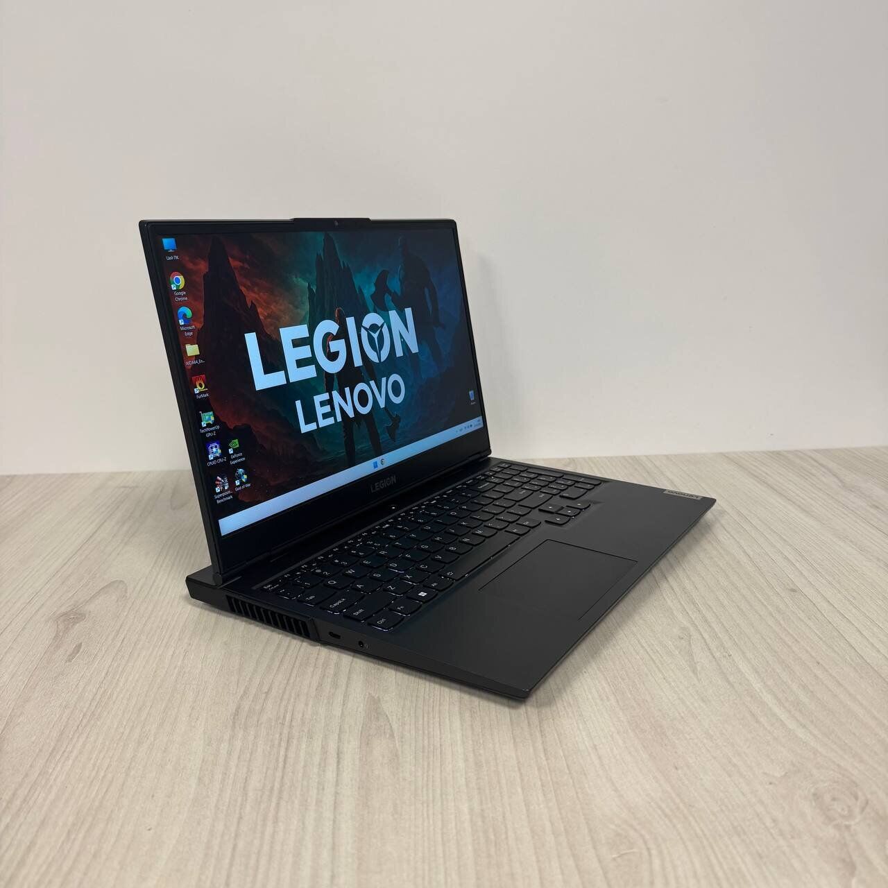 Ігровий ноутбук Lenovo Legion 5 Pro 16ITH6H / 16" (1920x1200) IPS / Intel Core i7-11800H (8 (16) ядер по 2.3 - 4.6 GHz) / 16 GB DDR4 / 512 GB SSD NVMe / nVidia GeForce RTX 3070, 8 GB GDDR6, 256-bit / WebCam - Зображення 4