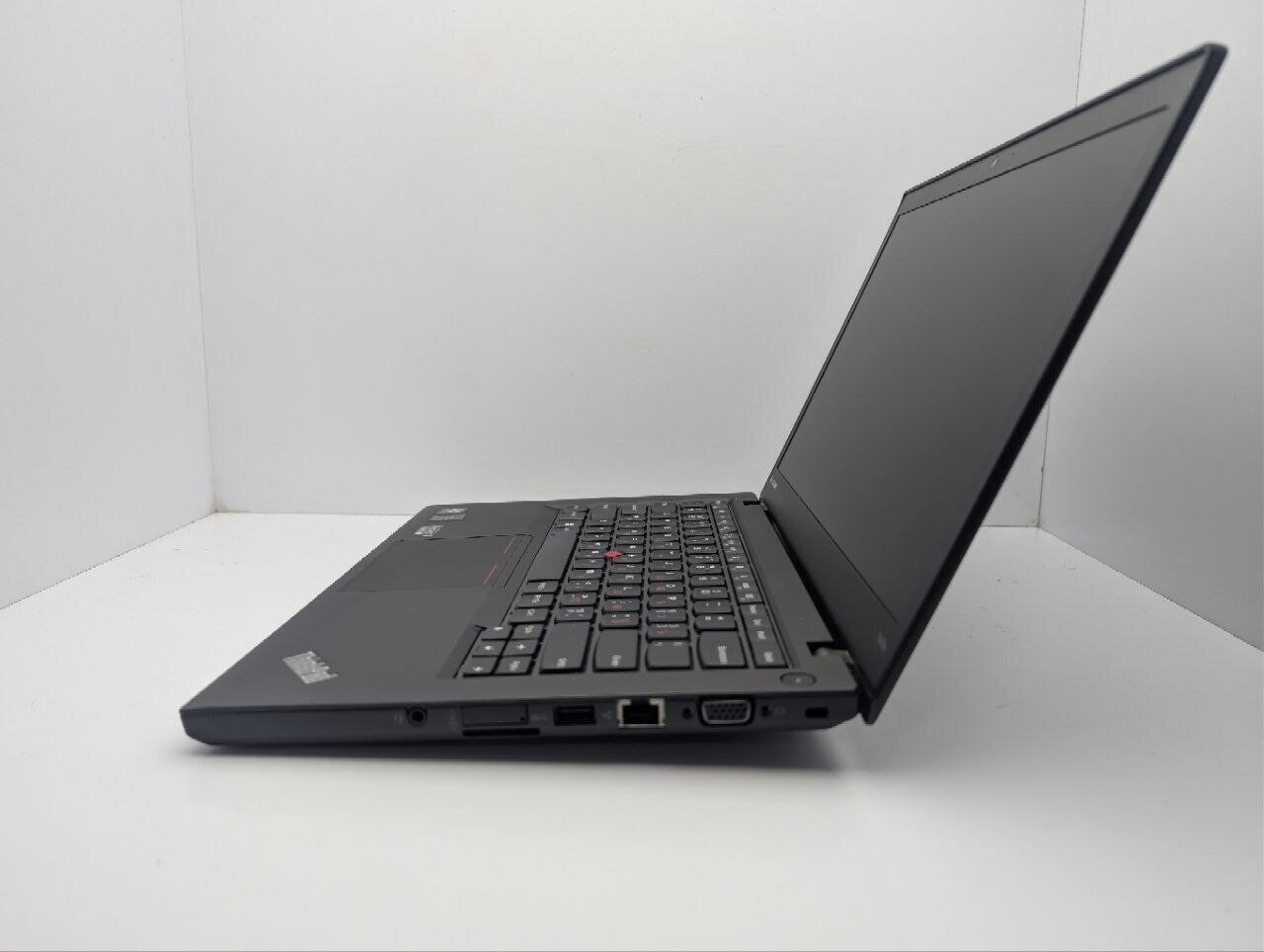 Ноутбук Lenovo ThinkPad T440s / 14" (1600x900) TN / Intel Core i5-4300U (2 (4) ядра по 1.9 - 2.9 GHz) / 8 GB DDR3 / 256 GB SSD / Intel HD Graphics 4400 / WebCam - Зображення 5