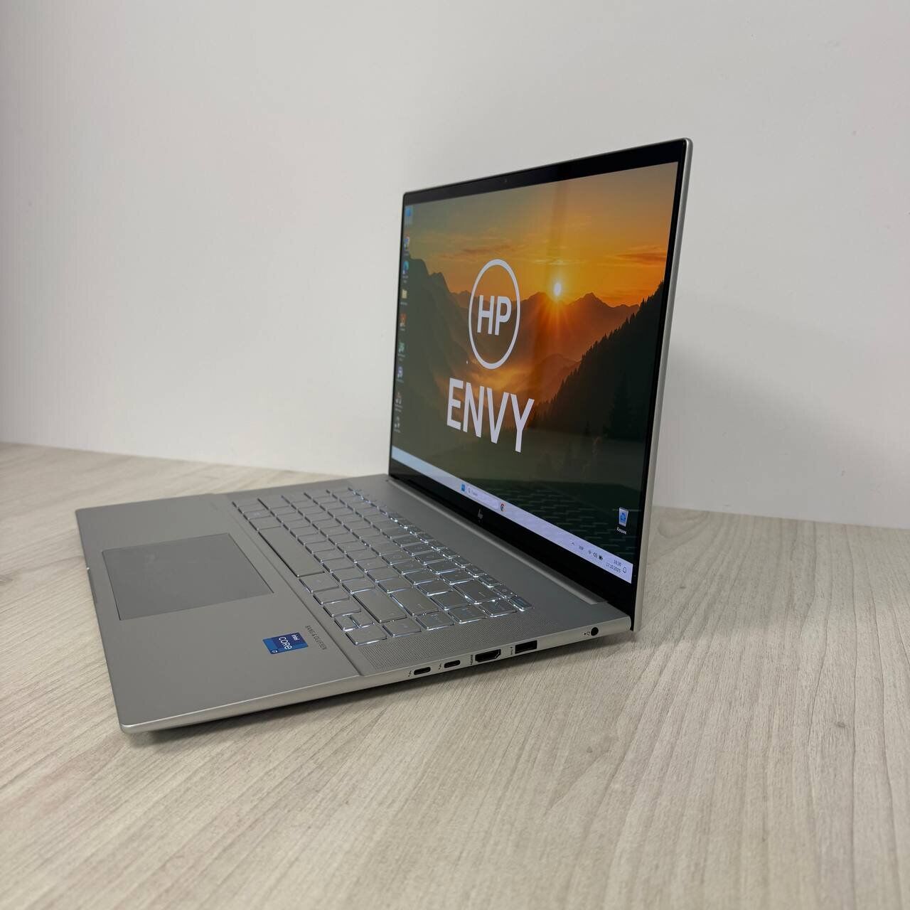 Ігровий ноутбук Б-клас HP Envy 16-h0020ca / 16" (3840x2400) IPS Touch / Intel Core i7-12700H (14 (20) ядер по 3.5 - 4.7 GHz) / 32 GB DDR5 / 1000 GB SSD NVMe / nVidia GeForce RTX 3060, 6 GB GDDR6, 192-bit / WebCam - Зображення 5
